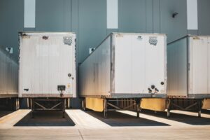 Pros and Cons of Flatbed Trucking Explained